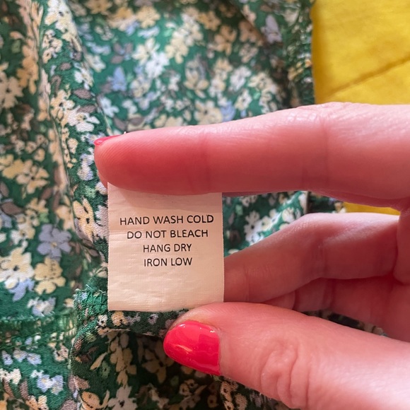 Cute Sienna Sky Sleeveless Blouse with Elastic Bottom - Size XS - Picture 9 of 9